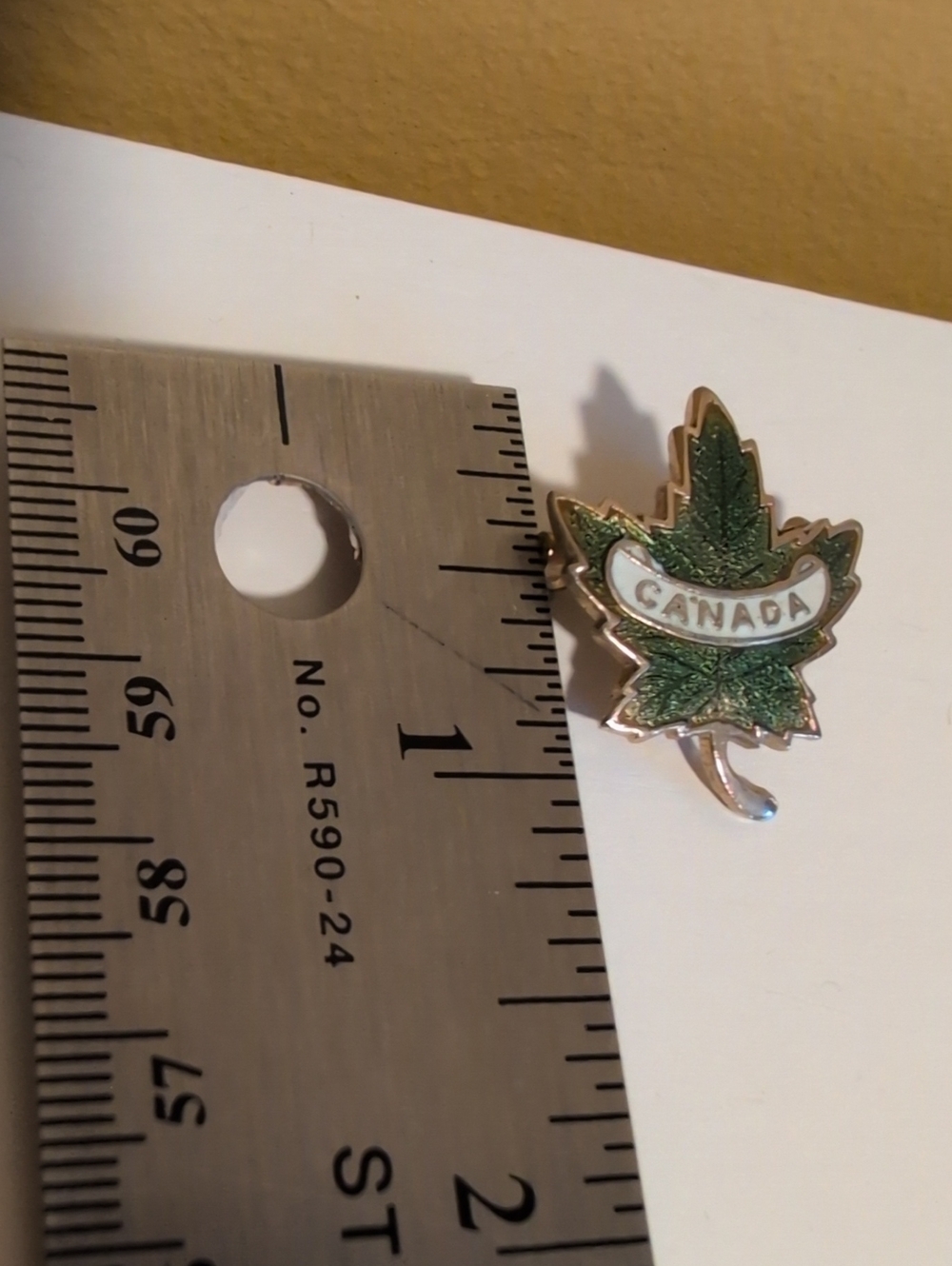 Vintage Canada Maple Leaf Enamel Pin - Picture 3 of 3